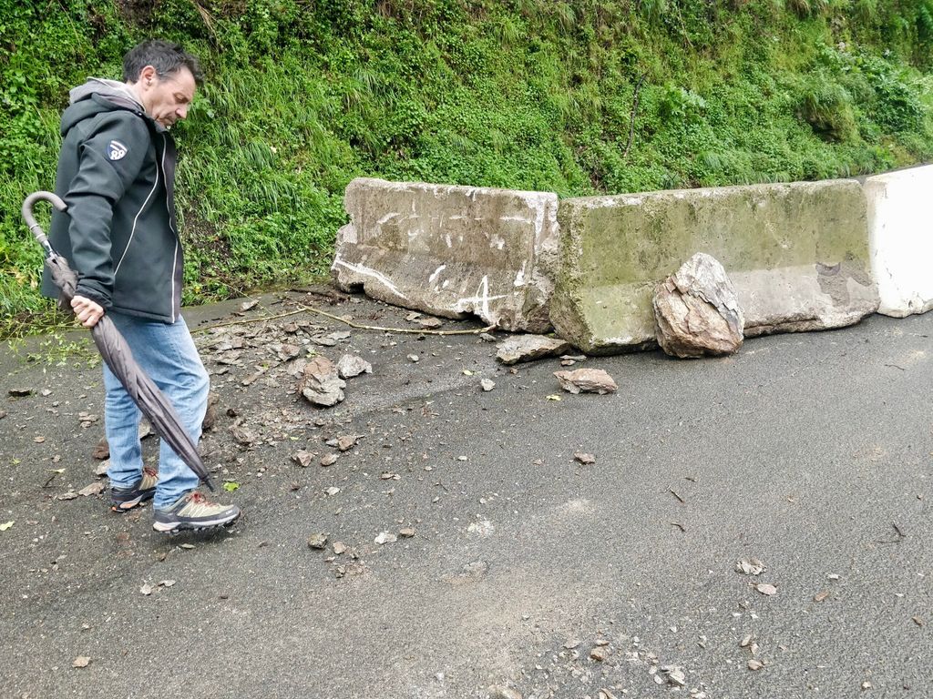 M5S, Massa. Franate Altre Rocce, Strada a Rischio per il Paese di Forno