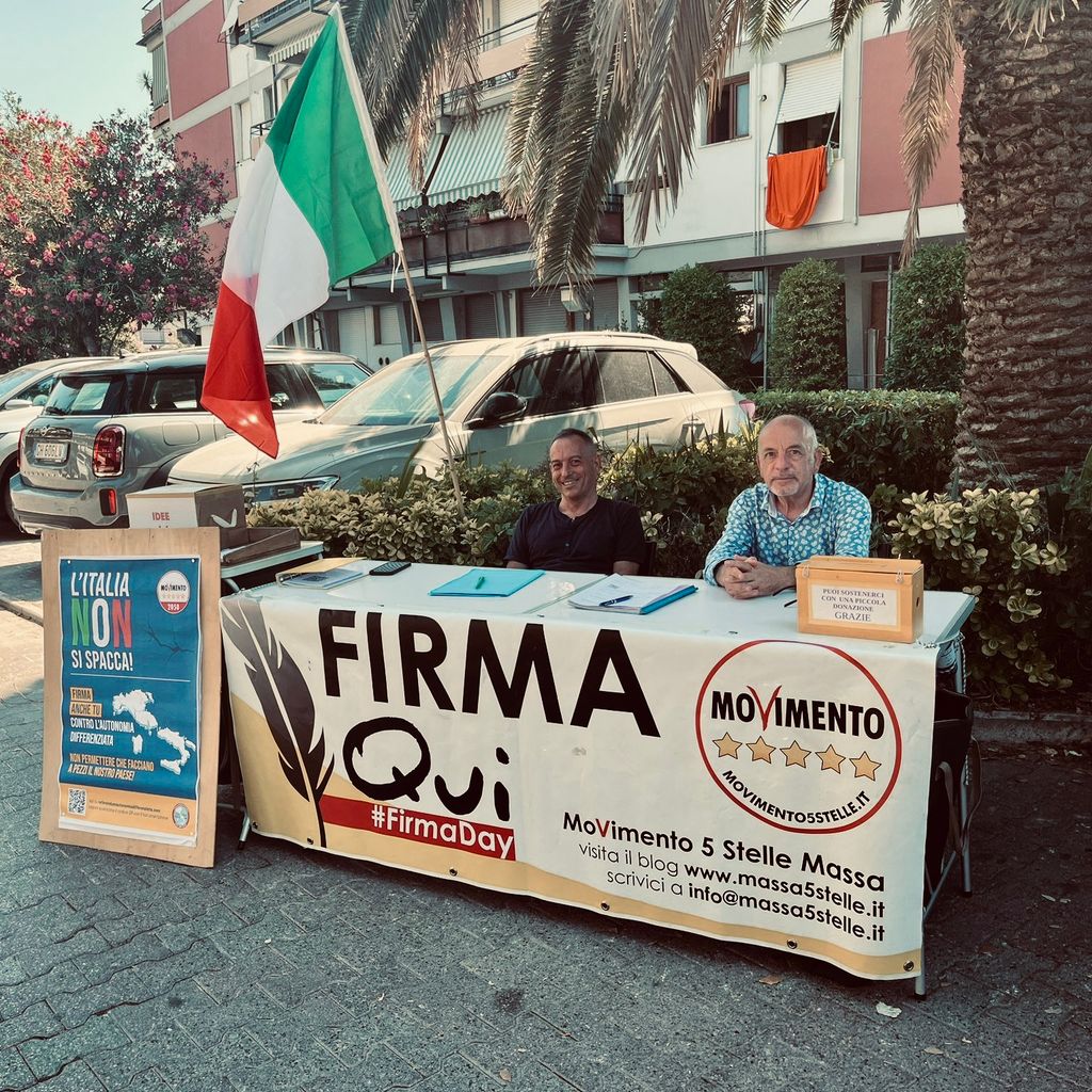 Il M5S Massa Continua la Sua Presenza nelle Piazze: Tre Raccolte Firme per Cambiare