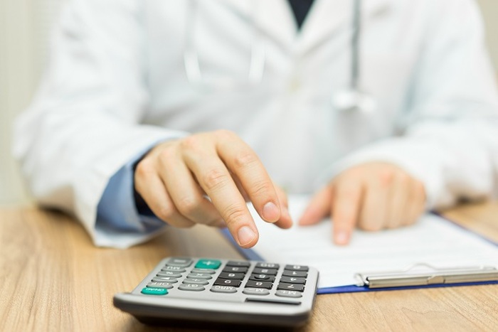 Prestiti cure mediche in Toscana: sono donne e contribuenti attivi del SSR a pagare il prezzo più alto. La denuncia del M5S